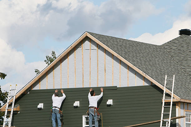Professional Siding Installation technician working in Woodstock, IL